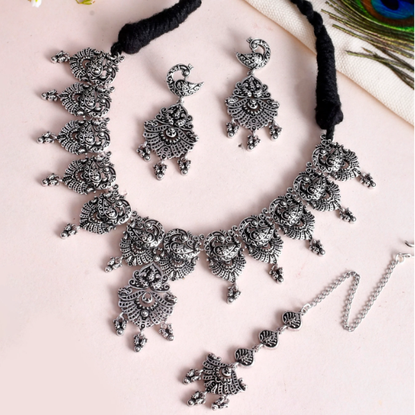 Morni Iilamyil Necklace Set